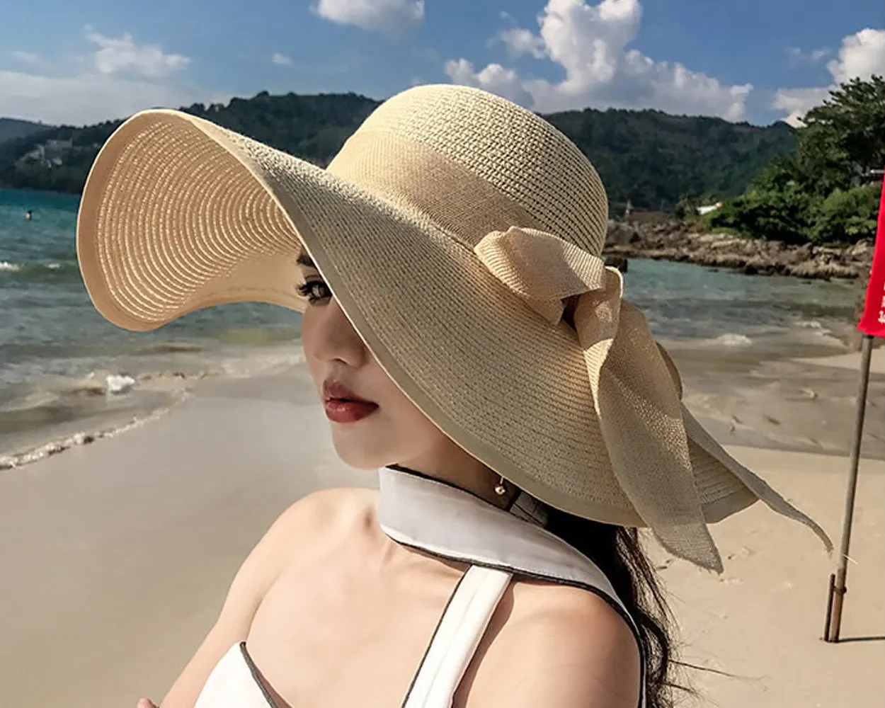 Foldable Straw Hat with Bowknot for Women