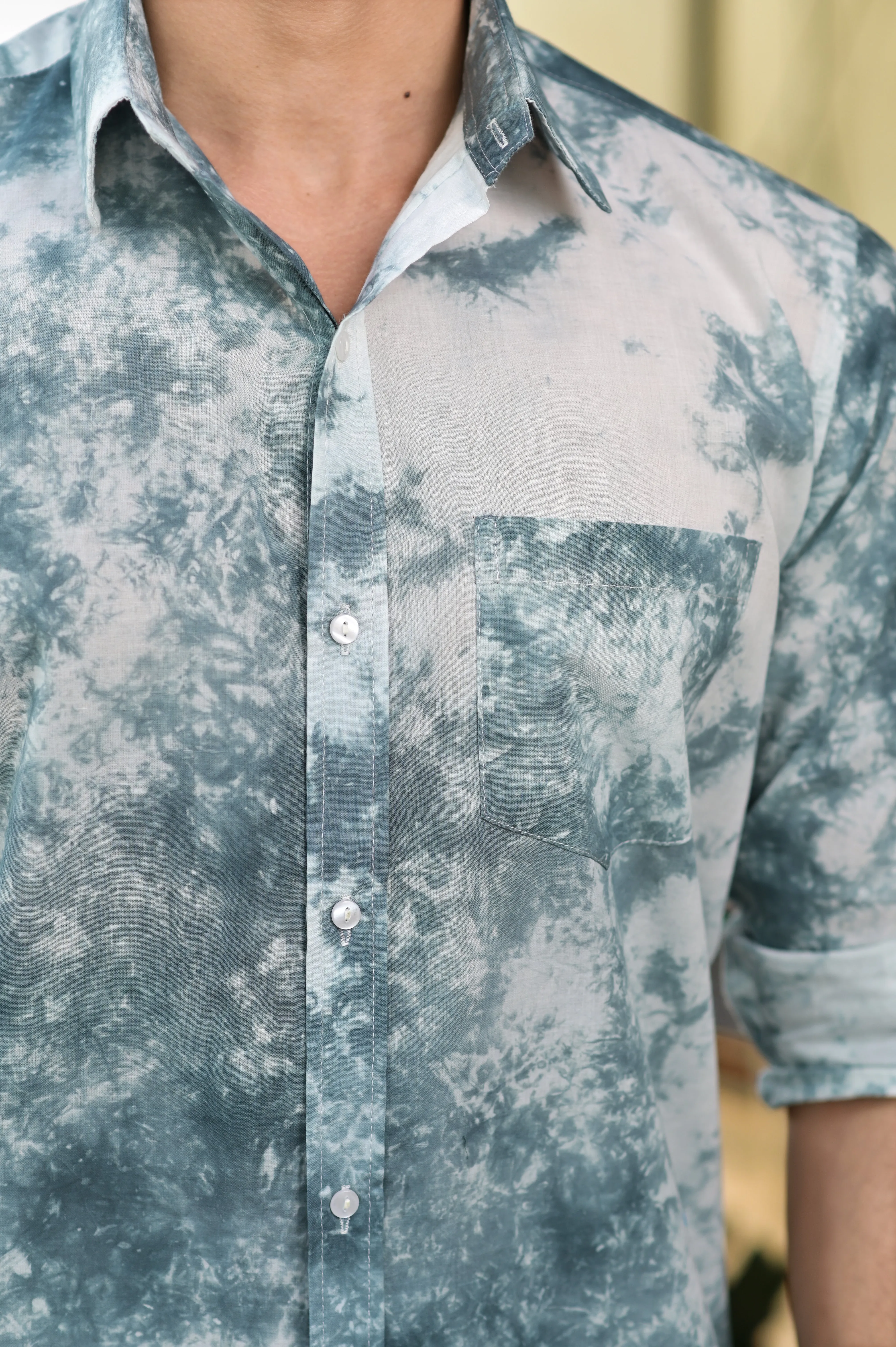 Men Spread Collar Opaque Printed Casual Shirt